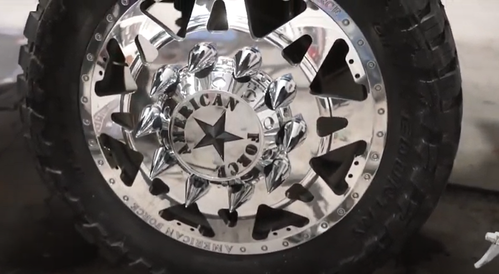 Polishing 4x4 Show Car Wheels With American Force