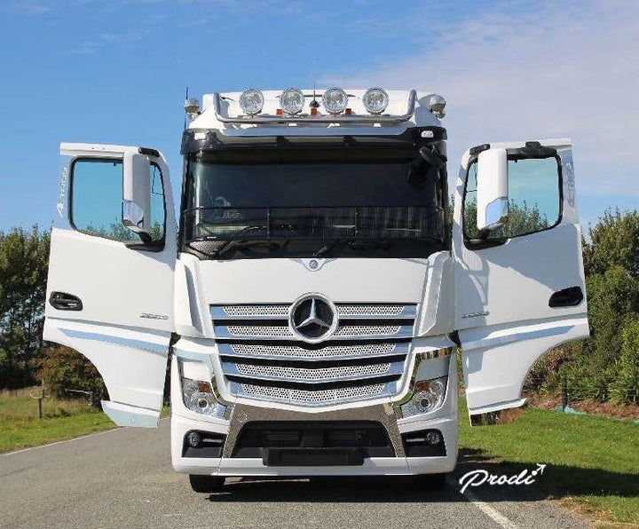 Mercedes Actros  Bottom Groll Kit (LOWER MASK AND DOOR APPLICATION)